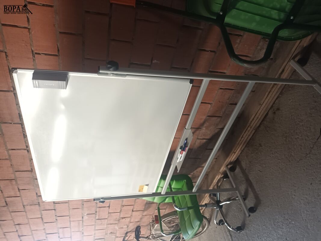 Kantelbaar whiteboard op wielen – foto 2 – kavel bij BOPA Auctions, Poperinge