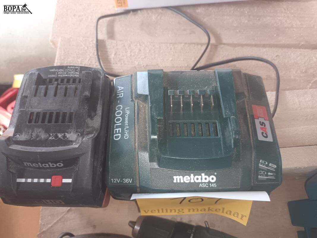 Lader en accu’s Metabo – foto 3 – kavel bij BOPA Auctions, Poperinge