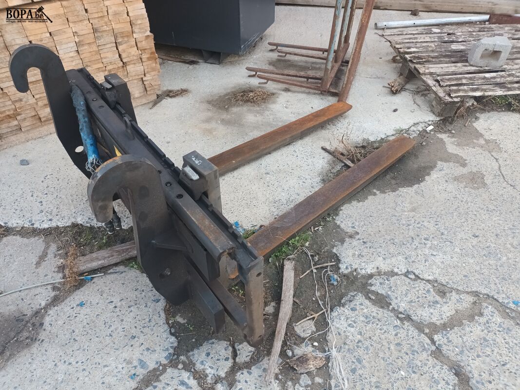 Palletvork met hijshaken – foto 2 – kavel bij BOPA Auctions, Houthulst