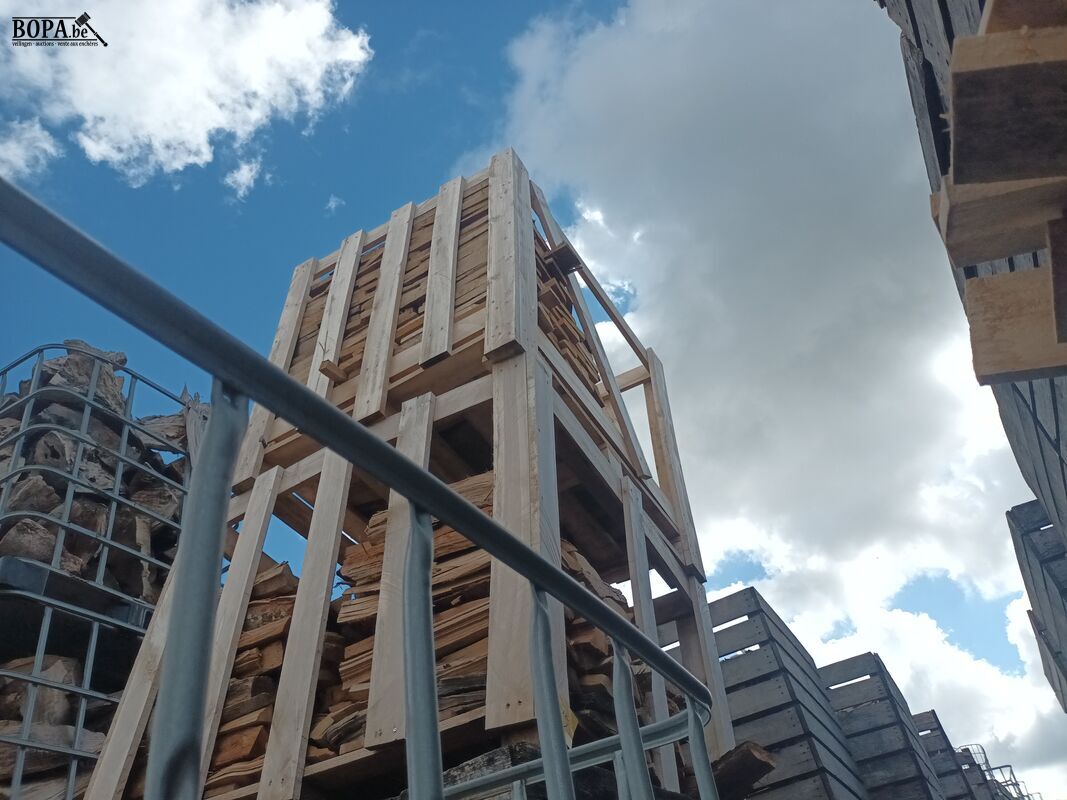 Houten kist met hout. 2 stuks – foto 3 – kavel bij BOPA Auctions, Poperinge