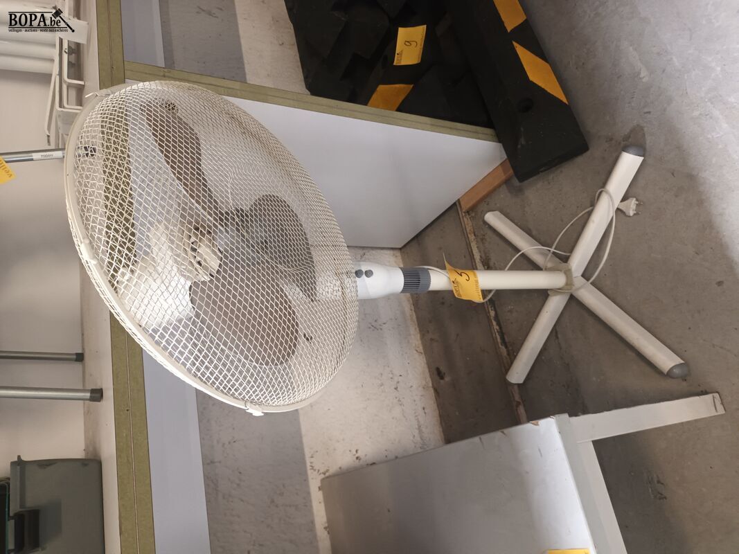 Ventilator op statief – foto 2 – kavel bij BOPA Auctions, Ieper