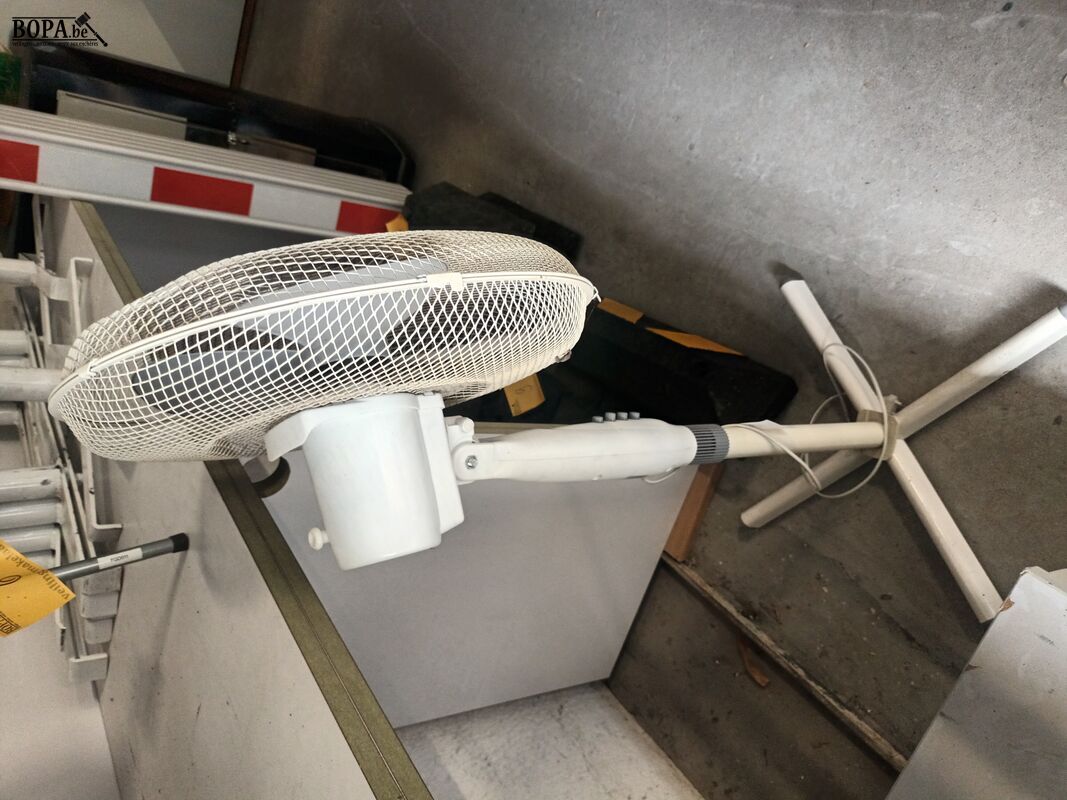 Ventilator op statief – foto 3 – kavel bij BOPA Auctions, Ieper