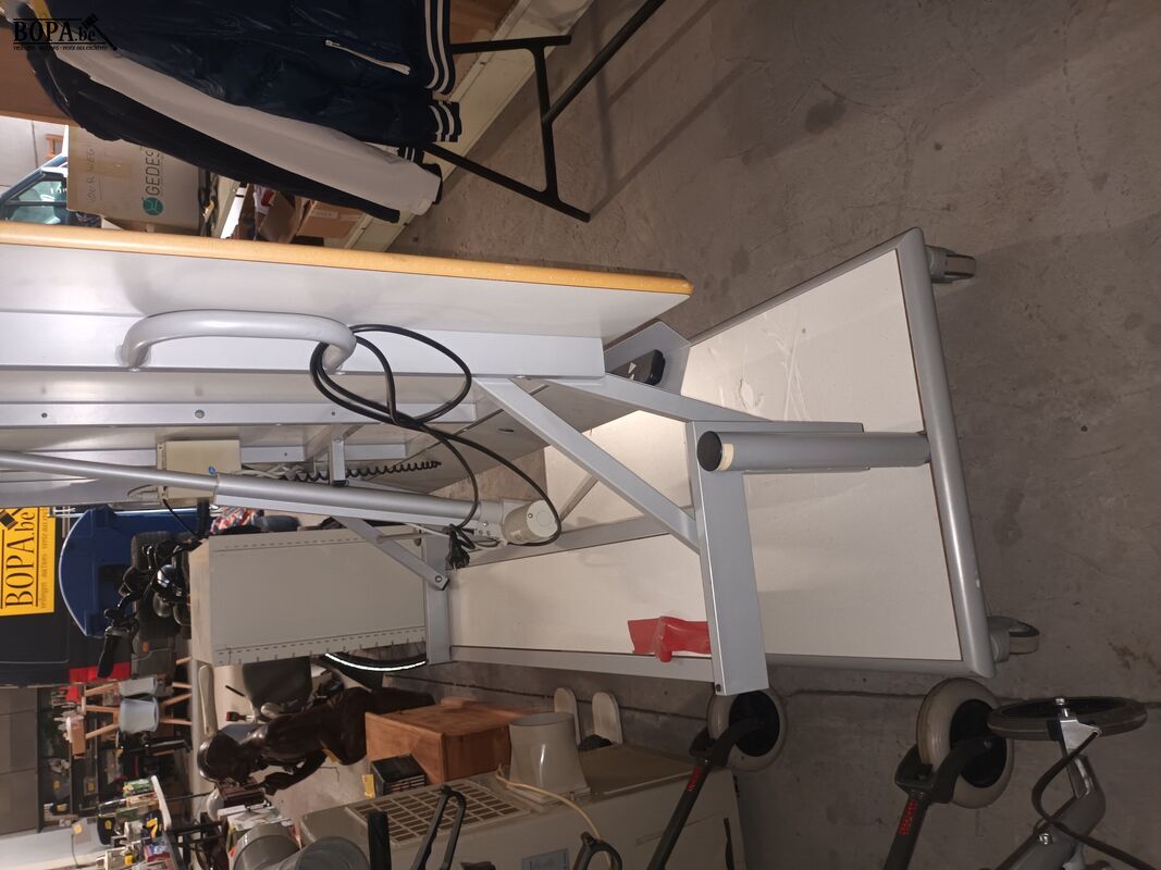 Mobiel whiteboard met projectorstatief – foto 5 – kavel bij BOPA Auctions, Ieper