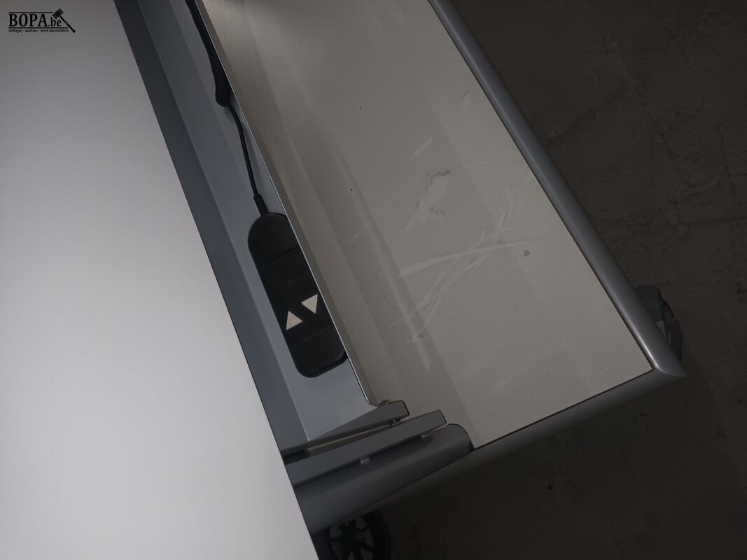 Mobiel whiteboard met projectorstatief – foto 7 – kavel bij BOPA Auctions, Ieper