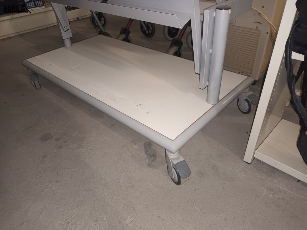 Mobiel whiteboard met projectorstatief – foto 8 – kavel bij BOPA Auctions, Ieper
