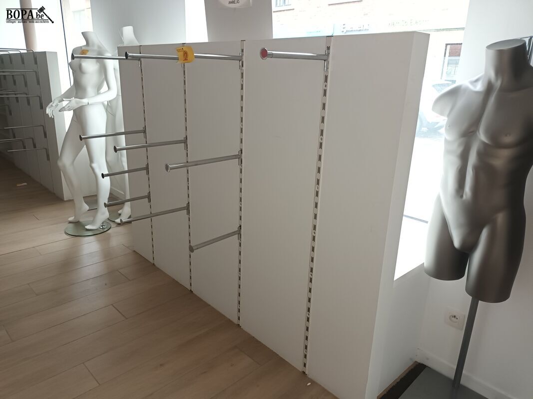 Insteek kledinghangers. 11 stuks – foto 2 – kavel bij BOPA Auctions, Wervik