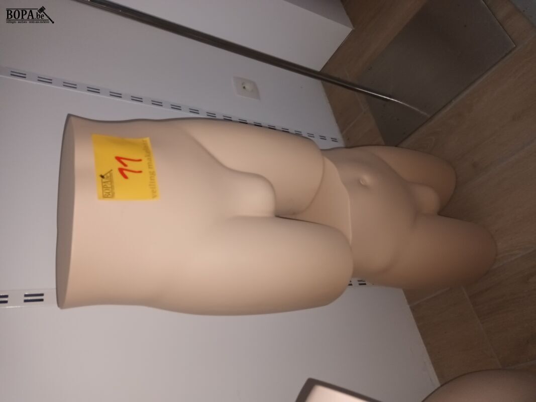 Paspop heupmodel. 2 stuks – foto 2 – kavel bij BOPA Auctions, Wervik