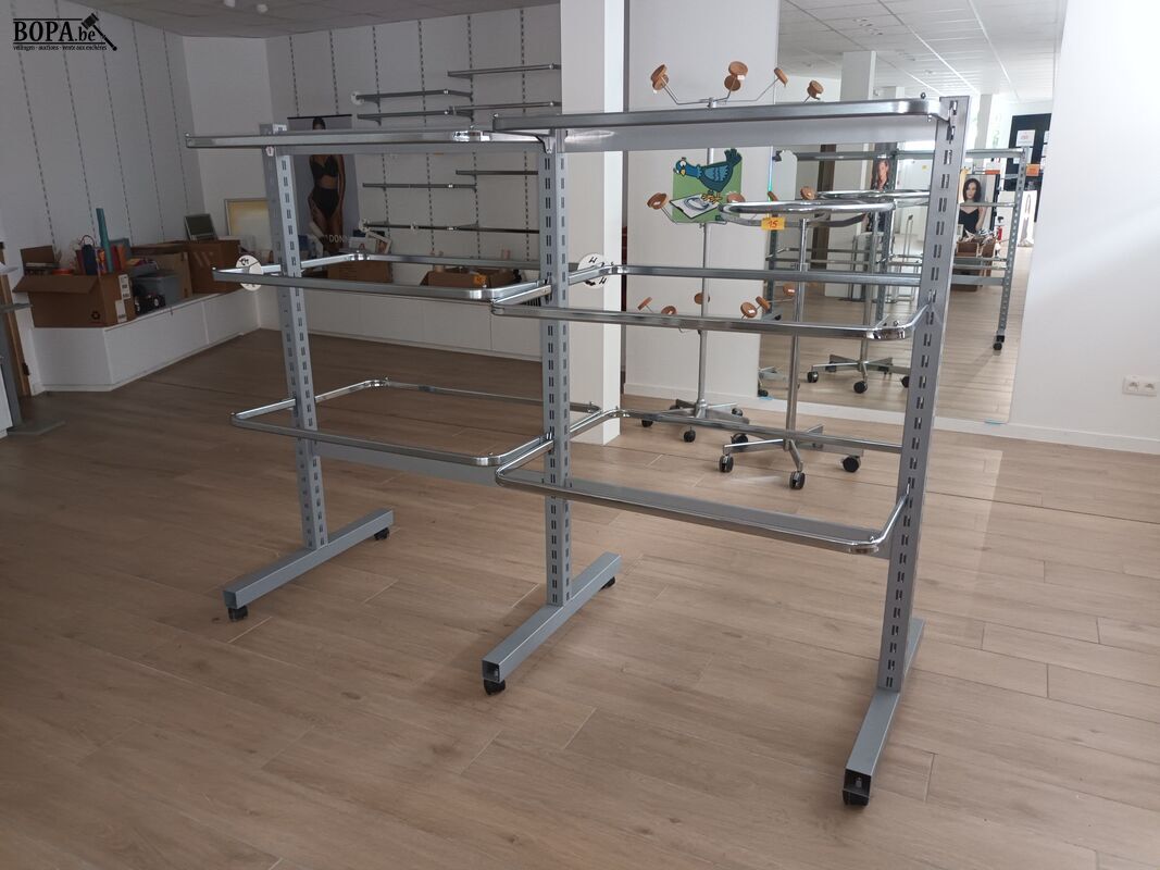 Dubbelzijdig kledingrek op wielen – foto 3 – kavel bij BOPA Auctions, Wervik