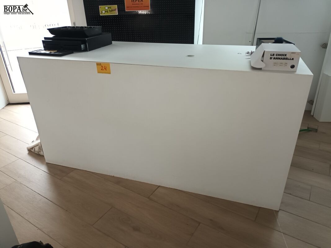 Witte winkeltoonbank – foto 2 – kavel bij BOPA Auctions, Wervik