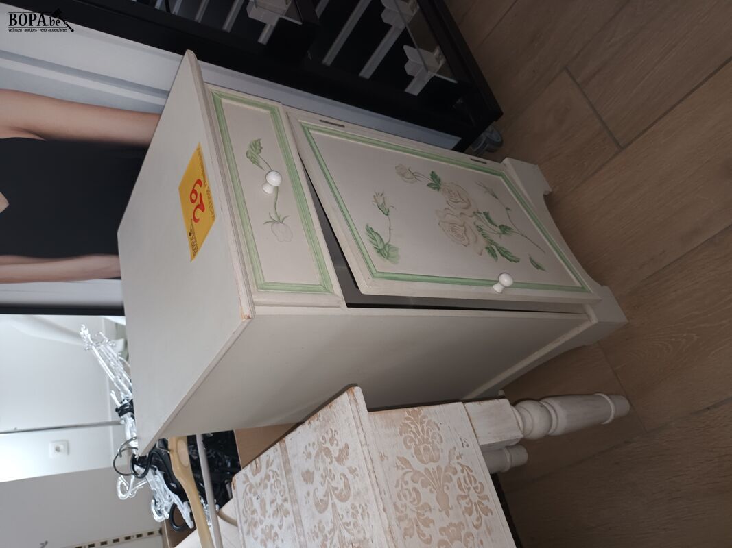 Bijzetkastje – foto 3 – kavel bij BOPA Auctions, Wervik