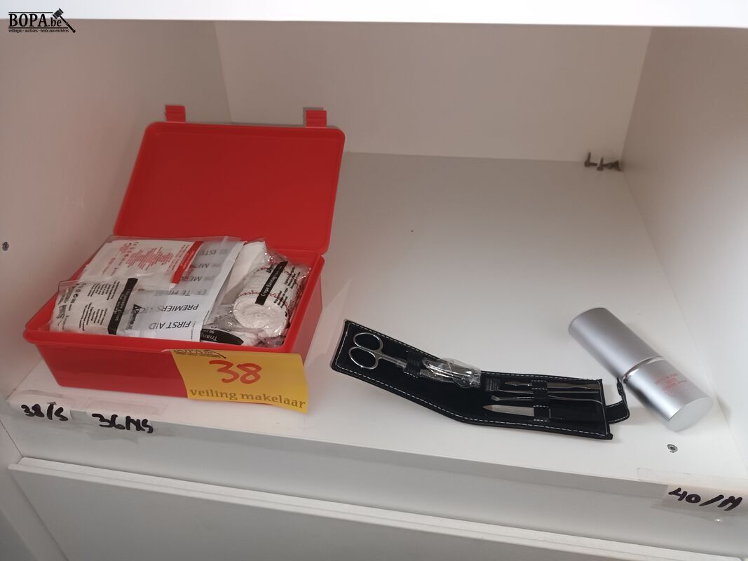 EHBO en manicure setjes – foto 3 – kavel bij BOPA Auctions, Wervik