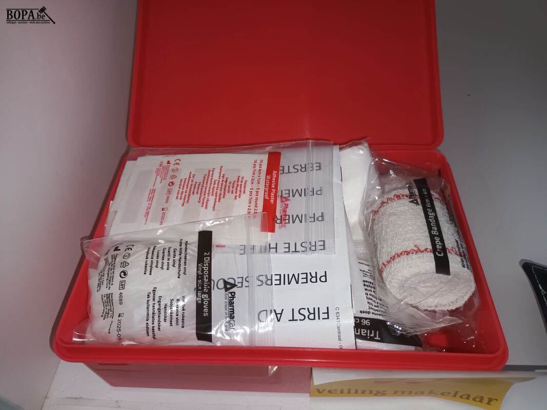 EHBO en manicure setjes – foto 4 – kavel bij BOPA Auctions, Wervik