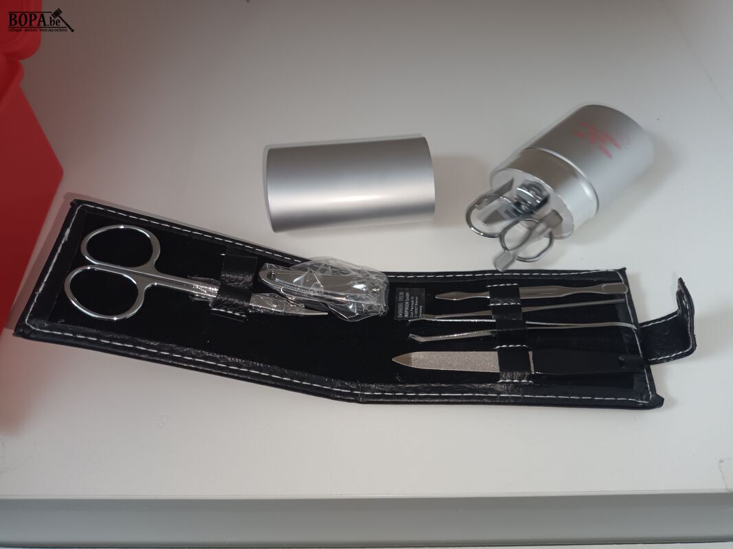EHBO en manicure setjes – foto 5 – kavel bij BOPA Auctions, Wervik