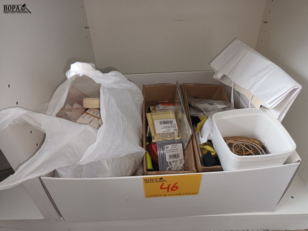 Stoffen en naaigerei – foto 2 – kavel bij BOPA Auctions, Wervik