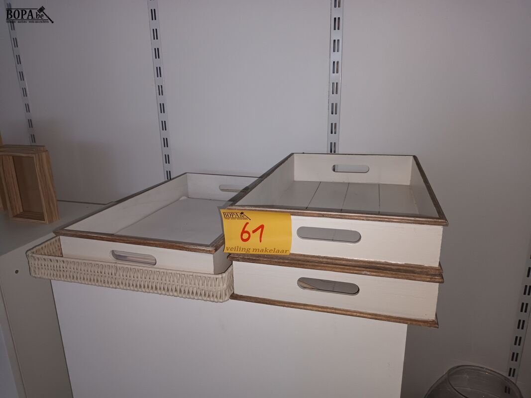 Houten en rieten dienbladen. 4 stuks – foto 2 – kavel bij BOPA Auctions, Wervik