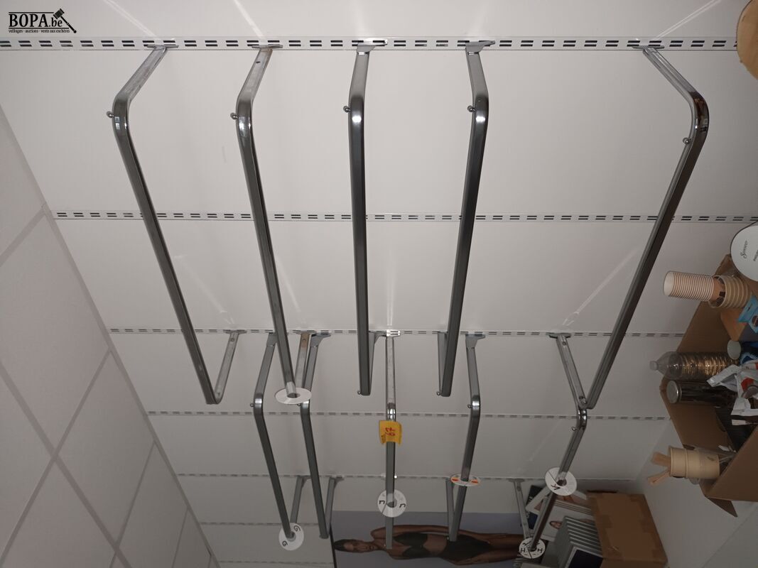 Insteek kledingroedes. 10 stuks – foto 3 – kavel bij BOPA Auctions, Wervik