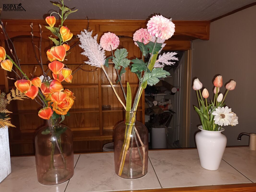 Vazen met kunstbloemen. 10 stuks – foto 5 – kavel bij BOPA Auctions, Wervik