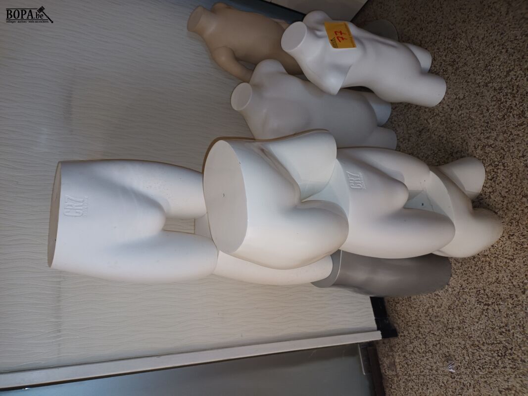 Paspoppen kindermodellen. 9 stuks – foto 4 – kavel bij BOPA Auctions, Wervik