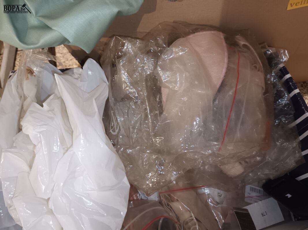 Stoffen en diversen – foto 7 – kavel bij BOPA Auctions, Wervik