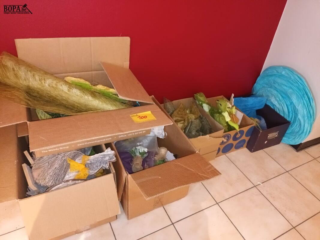Seizoensdecoratie. 6 dozen – foto 2 – kavel bij BOPA Auctions, Wervik