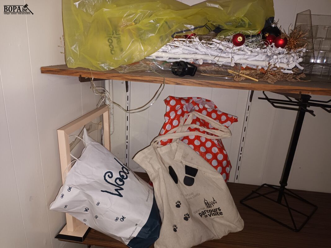 Diversen. Inhoud kast – foto 4 – kavel bij BOPA Auctions, Wervik