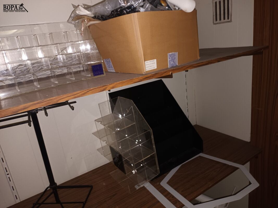 Diversen. Inhoud kast – foto 5 – kavel bij BOPA Auctions, Wervik