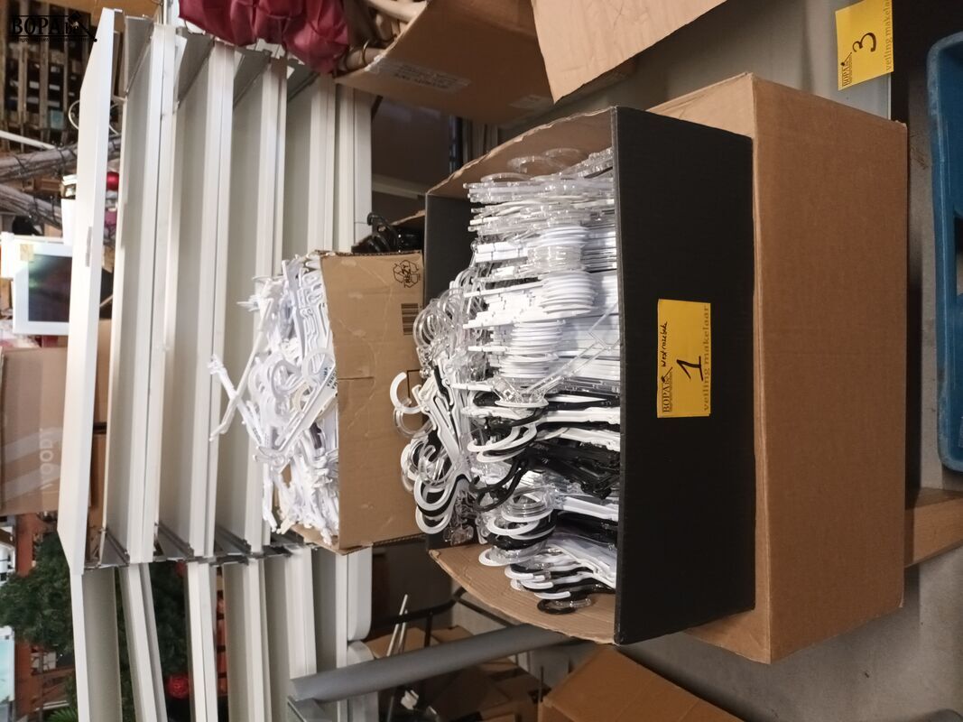 Kleerhangers voor lingerie – foto 2 – kavel bij BOPA Auctions, Ieper