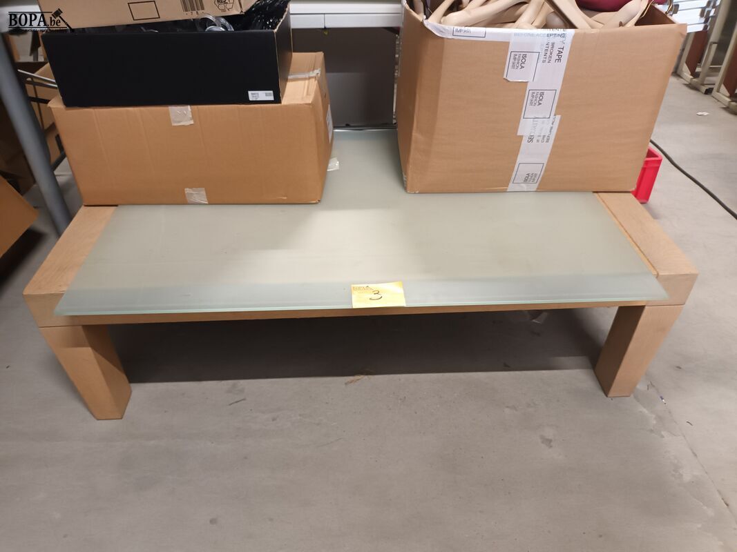 Houten salontafel en glazen tafelblad – foto 2 – kavel bij BOPA Auctions, Ieper