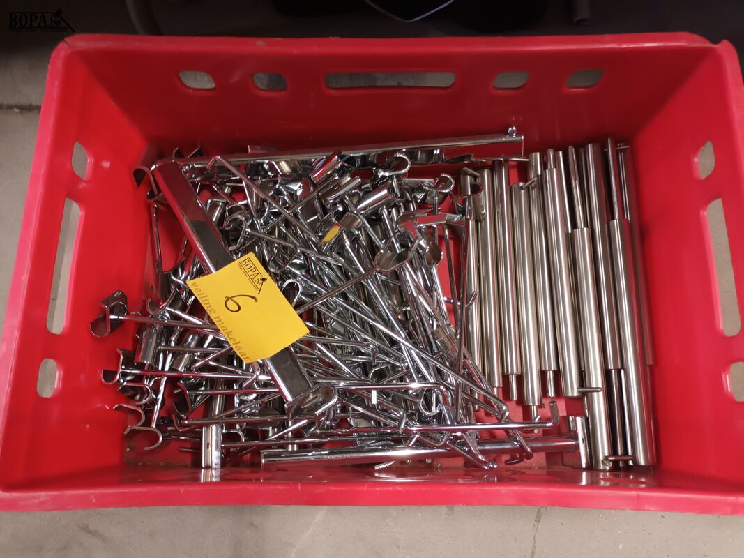 Lot kledinghangers voor winkelrek – foto 2 – kavel bij BOPA Auctions, Ieper