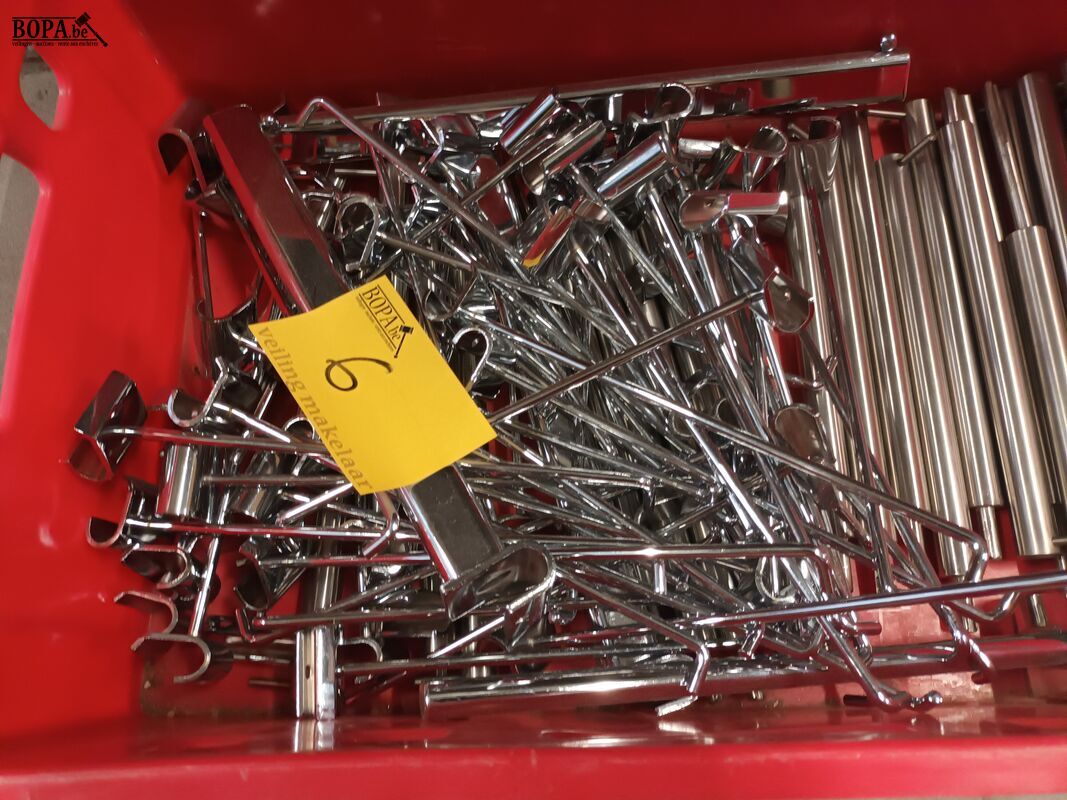 Lot kledinghangers voor winkelrek – foto 4 – kavel bij BOPA Auctions, Ieper