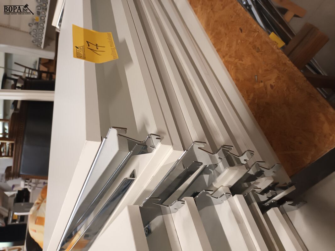 Legplanken voor winkelrek. 10 stuks – foto 3 – kavel bij BOPA Auctions, Ieper