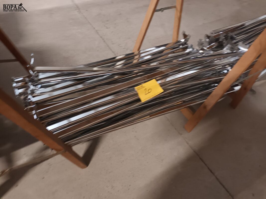 Kledingroedes voor winkelrek. 30 stuks – foto 2 – kavel bij BOPA Auctions, Ieper