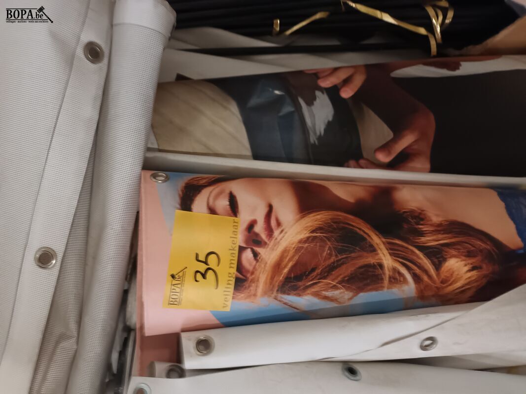 Lot stoepvlaggen en reclame zeilen – foto 7 – kavel bij BOPA Auctions, Ieper