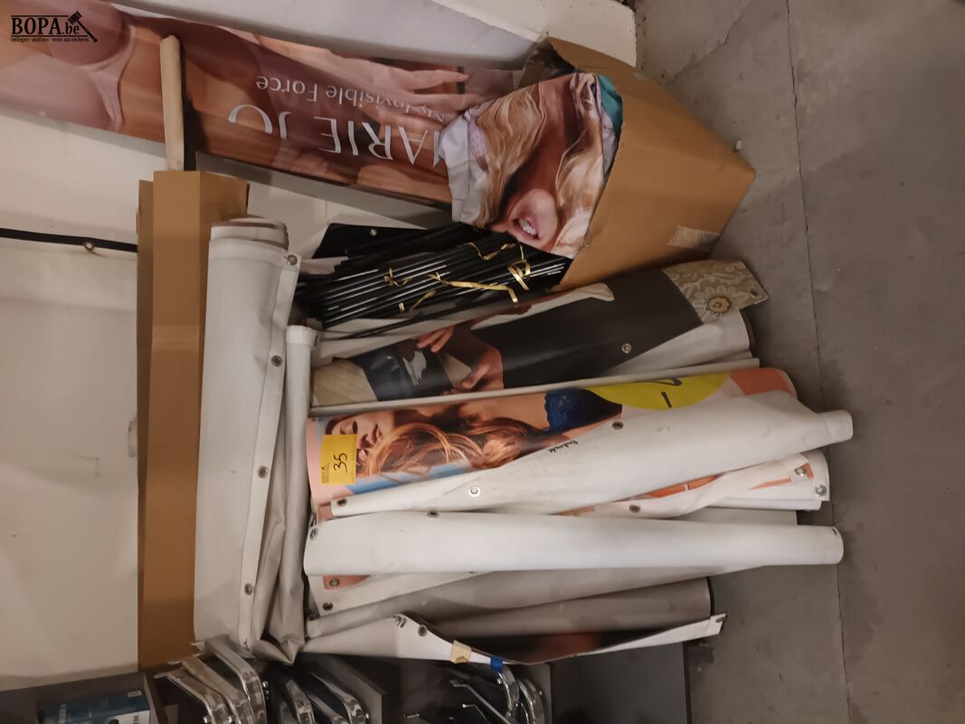 Lot stoepvlaggen en reclame zeilen – foto 2 – kavel bij BOPA Auctions, Ieper