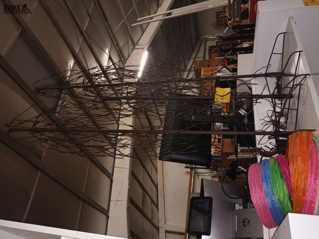 Lampionnen en verlichte treurwilgen – foto 2 – kavel bij BOPA Auctions, Ieper