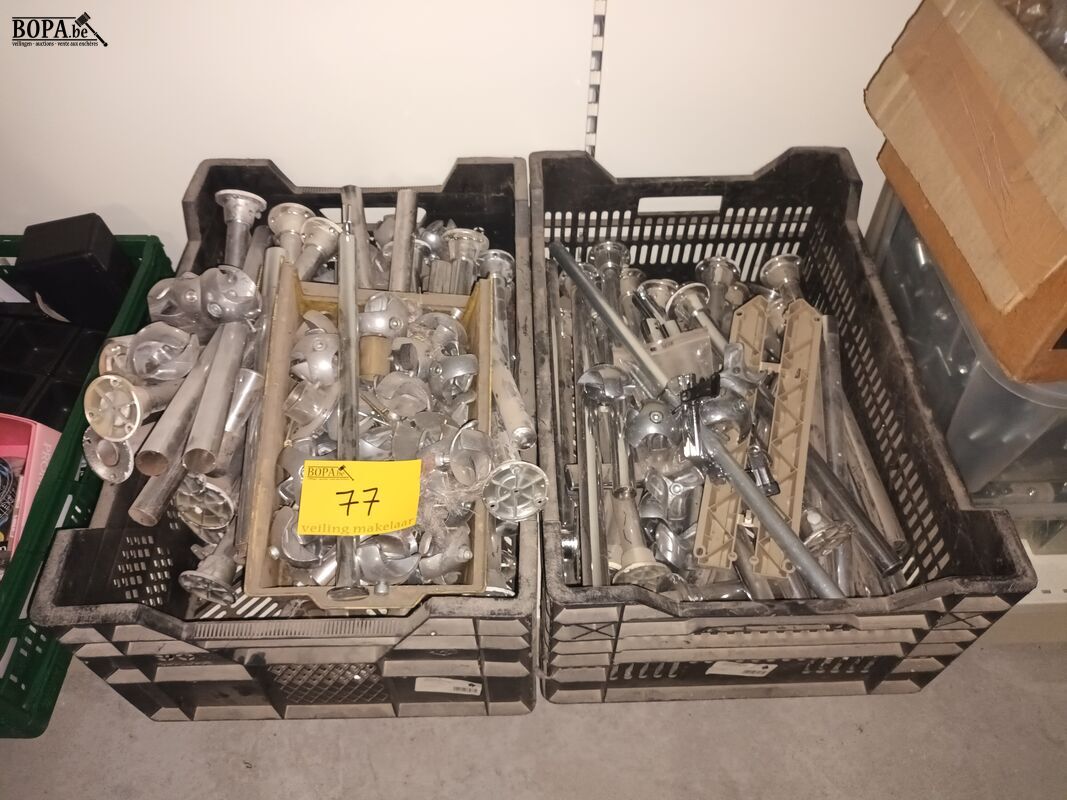 Onderdelen voor kledingdisplay – foto 2 – kavel bij BOPA Auctions, Ieper