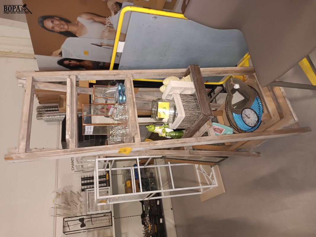 Houten rek in de vorm van een trapladder – foto 2 – kavel bij BOPA Auctions, Ieper