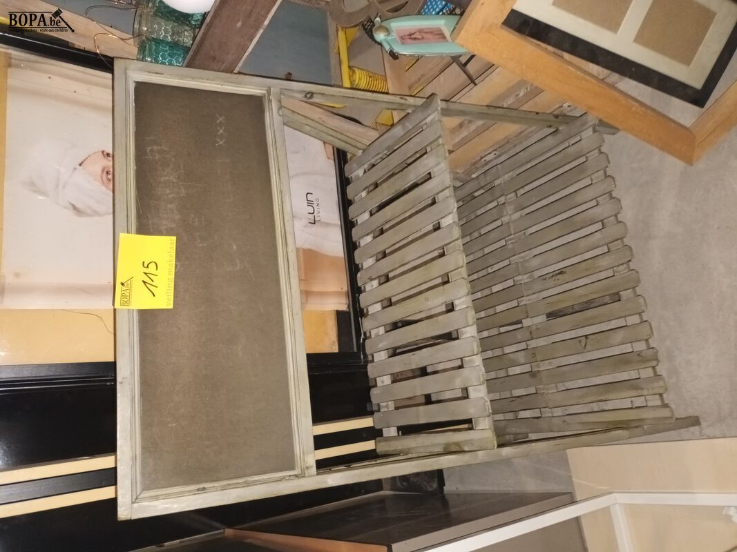 Houten rekje en kaders. 3 stuks – foto 3 – kavel bij BOPA Auctions, Ieper