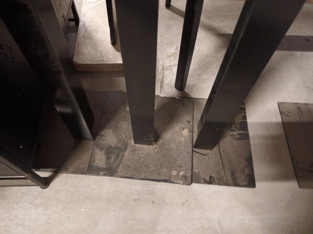 Kledingstandaard. 3 stuks – foto 3 – kavel bij BOPA Auctions, Ieper