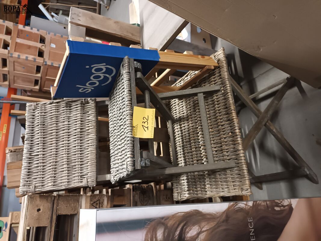 Vouwstoelen en vouwtafel. 3 stuks – foto 2 – kavel bij BOPA Auctions, Ieper