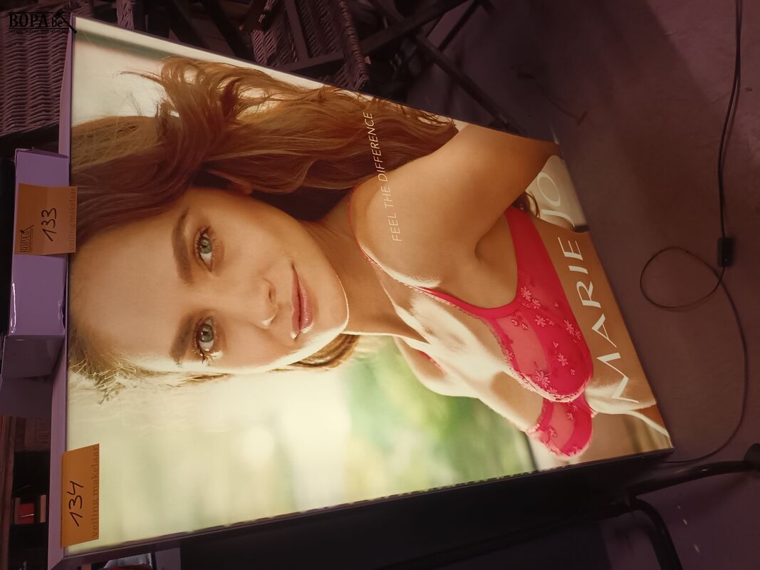 Stoffen lichtreclame Marie Jo – foto 3 – kavel bij BOPA Auctions, Ieper