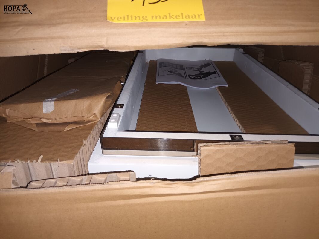 Sokken displaykast Hilfiger. 2 stuks – foto 3 – kavel bij BOPA Auctions, Ieper