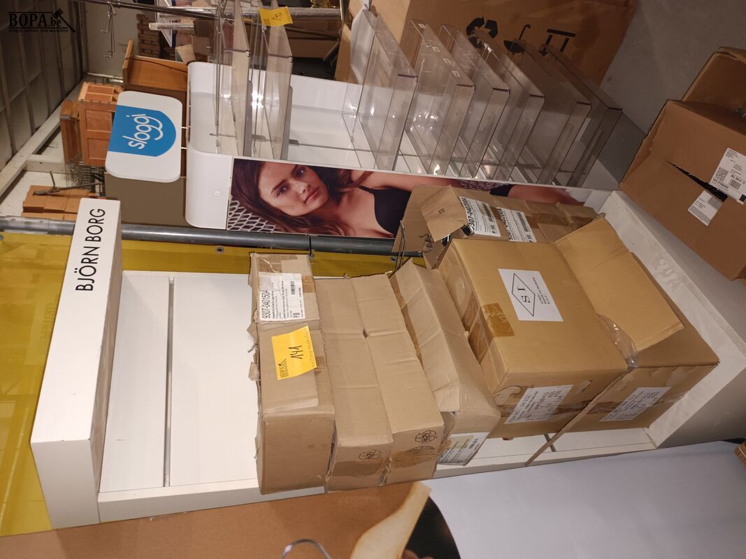 Björn Borg rek en dozen met haken – foto 2 – kavel bij BOPA Auctions, Ieper