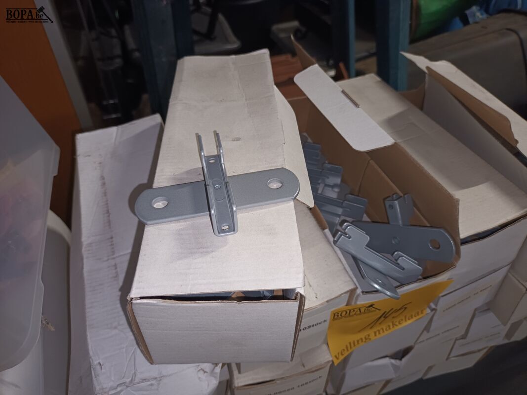 Metalen kokerprofielen. 50 dozen – foto 3 – kavel bij BOPA Auctions, Ieper