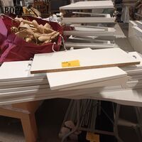 Legplanken voor winkelrek. 10 stuks – kavel bij BOPA Auctions, Ieper
