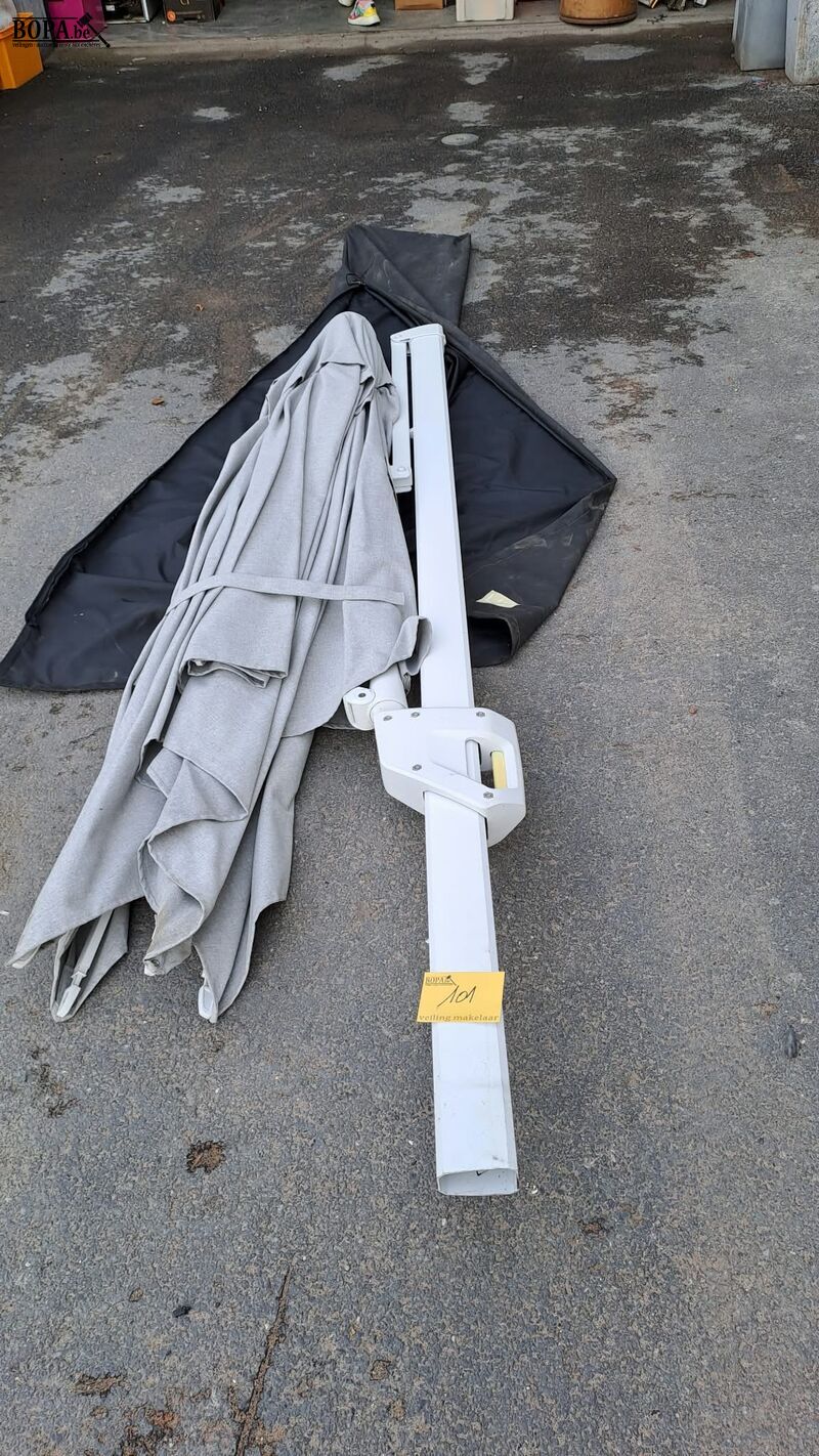 Zweefparasol merk LIFE – foto 2 – kavel bij BOPA Auctions, Aarsele