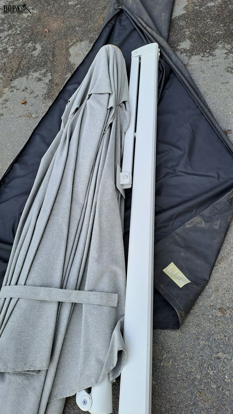 Zweefparasol merk LIFE – foto 4 – kavel bij BOPA Auctions, Aarsele