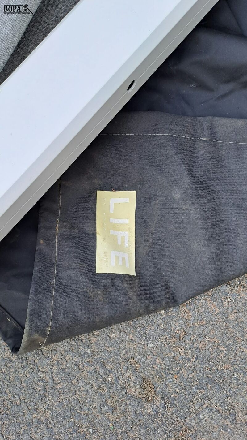 Zweefparasol merk LIFE – foto 5 – kavel bij BOPA Auctions, Aarsele