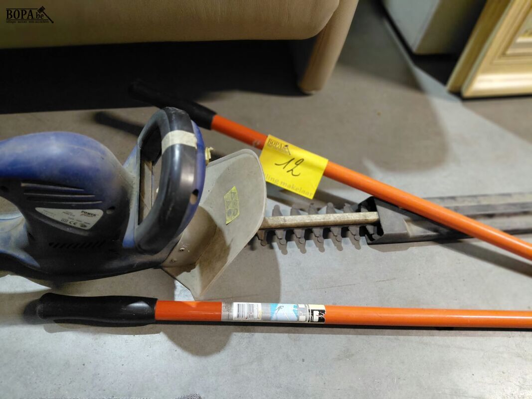 Electrische heggenschaar blauw Powerplus en handschaar grasb – foto 3 – kavel bij BOPA Auctions, Aarsele