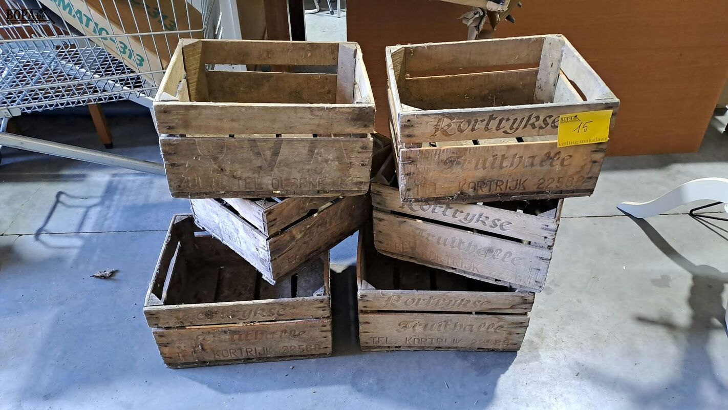 Oude decoratieve houten kisten Kortrijkse fruithalle - 8 stu – foto 2 – kavel bij BOPA Auctions, Aarsele